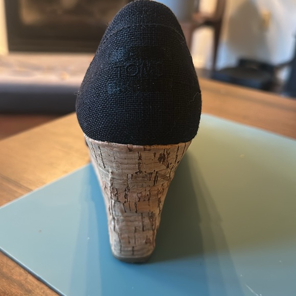 Tom's Women' Size 9 Black Peeptoe Wedges - Picture 6 of 6